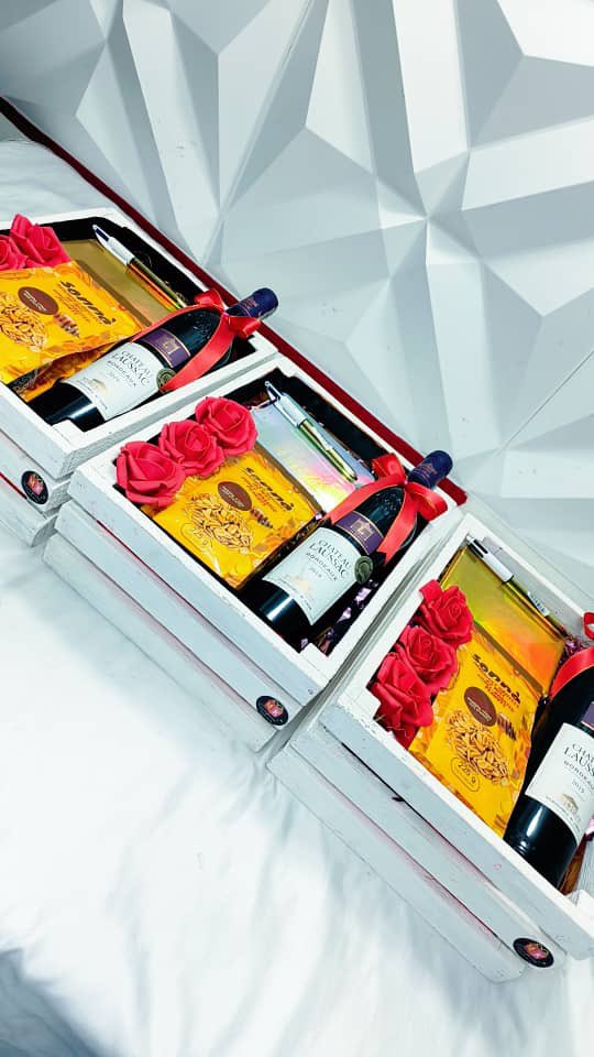 MkSuprises's tweet photo. Offrez des souvenirs inoubliables à vos proches…
Avec les Box Cadeaux MK Surprises, attendez vous à une journée parfaite qu’aucun de vos amis , Frères, Sœurs, Mères , Pères n’oubliera.

#surprise #Noel #JoyeuxNoël https://t.co/2BMMYZ9q7X