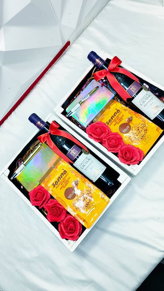 MkSuprises's tweet photo. Offrez des souvenirs inoubliables à vos proches…
Avec les Box Cadeaux MK Surprises, attendez vous à une journée parfaite qu’aucun de vos amis , Frères, Sœurs, Mères , Pères n’oubliera.

#surprise #Noel #JoyeuxNoël https://t.co/2BMMYZ9q7X