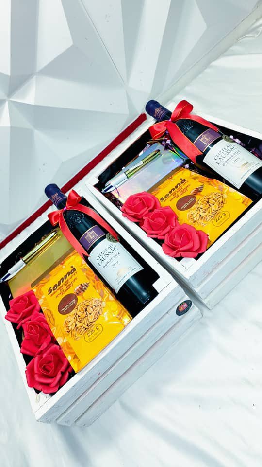 MkSuprises's tweet photo. Offrez des souvenirs inoubliables à vos proches…
Avec les Box Cadeaux MK Surprises, attendez vous à une journée parfaite qu’aucun de vos amis , Frères, Sœurs, Mères , Pères n’oubliera.

#surprise #Noel #JoyeuxNoël https://t.co/2BMMYZ9q7X