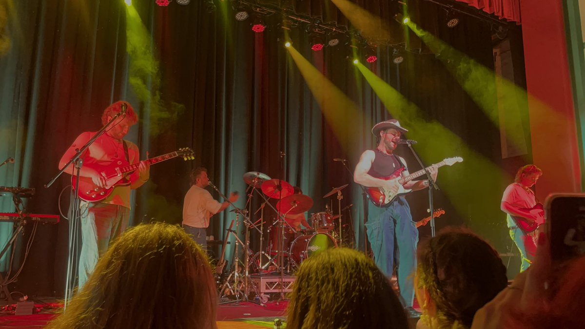 jo_nilsenn's tweet photo. tour is over, miss it already. https://t.co/6IxCwFLYID