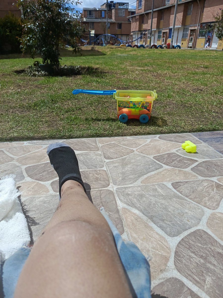 eamorteguip's tweet photo. Sol solecito calientame un poquito https://t.co/byF7eik5Ag