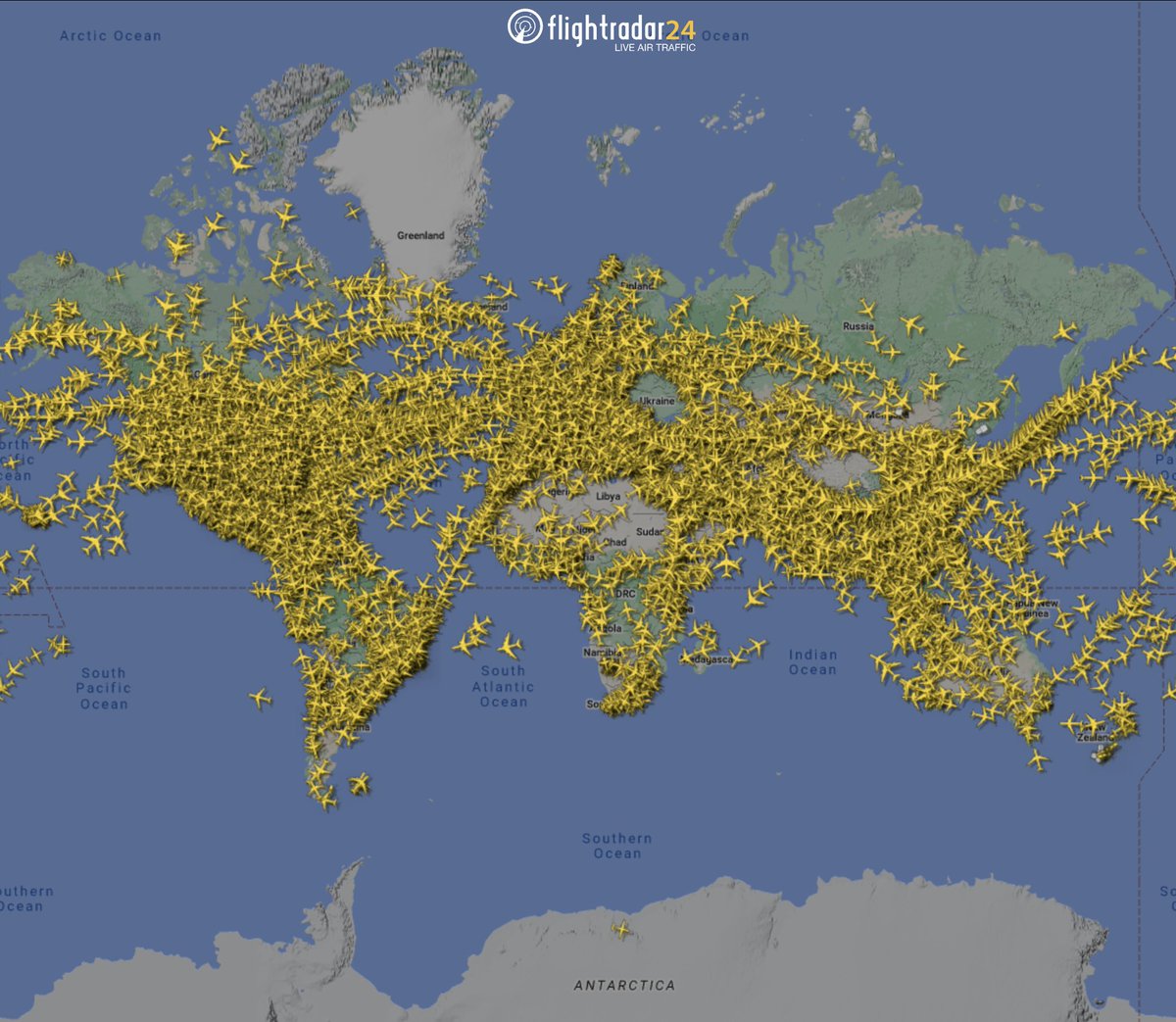 flightradar24's tweet photo. From 79°N to 71°S, our regular mid-week look at global air traffic. https://t.co/dn5npIdcAG