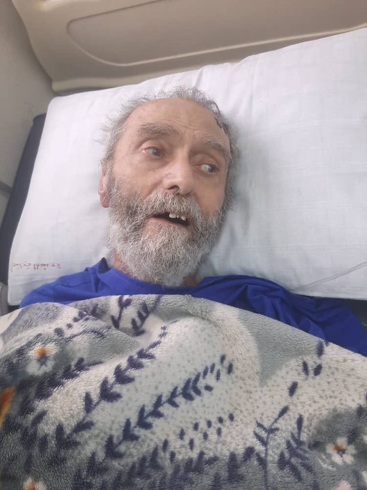 الرجاء النشر على اوسع نطاق

صورة متداولة لاحد الاشخاص من لبنان يدعى محمد قباني موجود في مستشفى بيسان في دمشق كان موجود سابقا في سجن صيدنايا و هو من بيروت منطقة الكولا