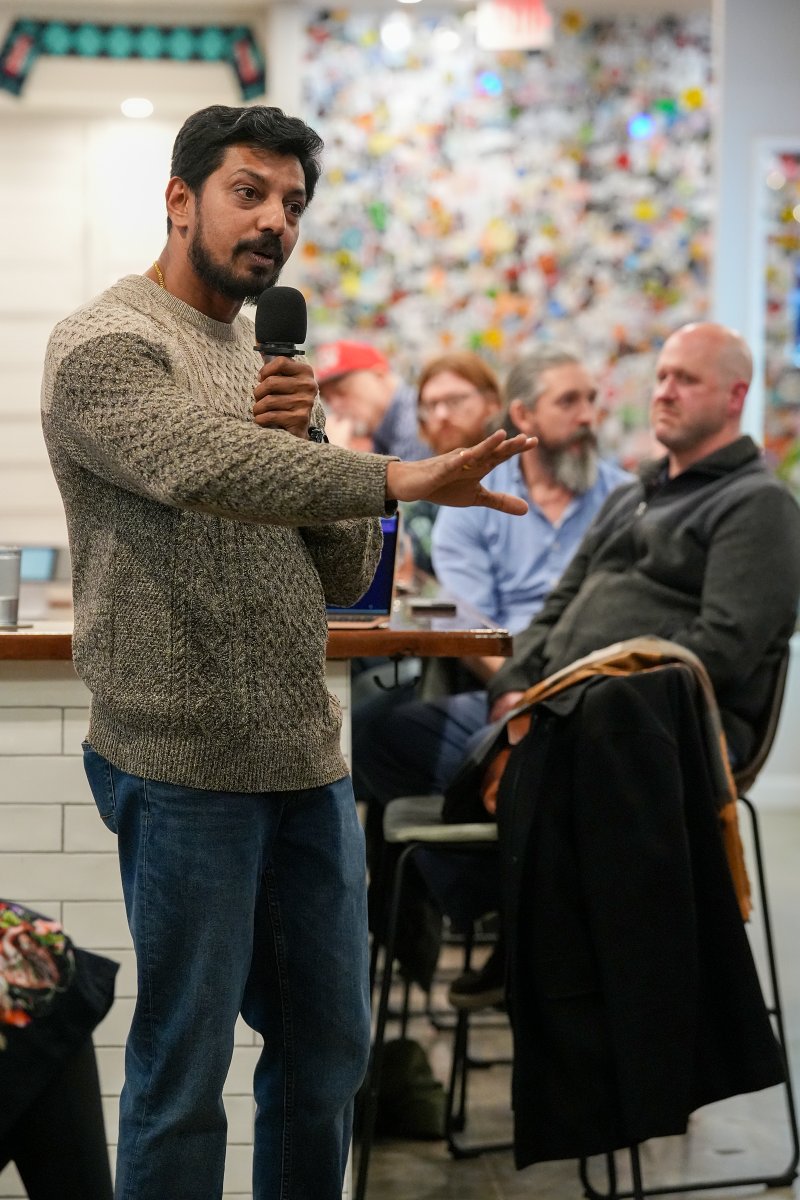 ScienceStowers's tweet photo. 🎤Last night at #STEMonTapKC, @Vidyanandsasi postdoc in the @Planaria1 Lab gave a great talk about his #regeneration #research with #planaria.🪱Thanks to everyone who joined for a night of #science, innovation, and conversation! https://t.co/4NHyyXIcGC