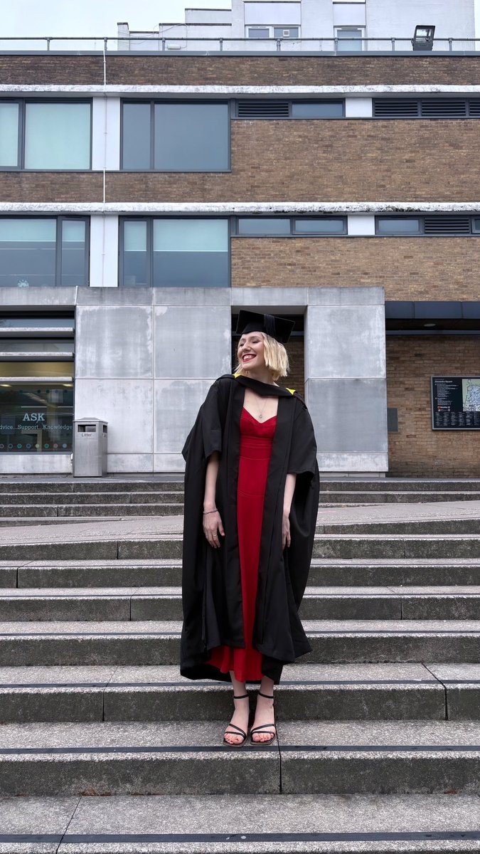 sarahwiggins02's tweet photo. Master of Research in Advanced Marketing Management 👩🏼‍🎓🌹

@LancasterUni 
@LancasterManage 
#graduation
#lancasteruniversity
@HelenLBruce 
@josifers https://t.co/k3bqAemfZd