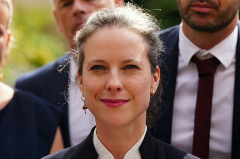 Question naïve : Pourquoi Macron ne nomme pas Lucie Castets #PremierMinistre ? "Gngngngn si la gauche est au gouvernement, elle se fera censurer". Bah il suffit que Macron tienne ses députés en leur disant de pas la censurer et de les laisser travailler hein...