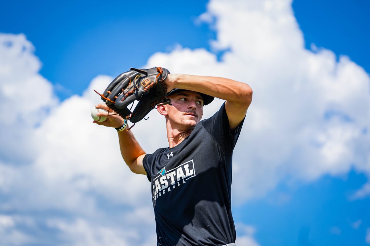 CoastalBaseball's tweet photo. 𝗛𝗢𝗟𝗜𝗗𝗔𝗬 𝗠𝗢𝗡𝗧𝗛 𝗢𝗙 𝗚𝗜𝗩𝗜𝗡𝗚  

Next up on our holiday month of giving... RT this post for a chance to win a Coastal Carolina baseball short-sleeve and long-sleeve shirt! 

 #ChantsUp I #Selfless https://t.co/TEe2kdnS9W