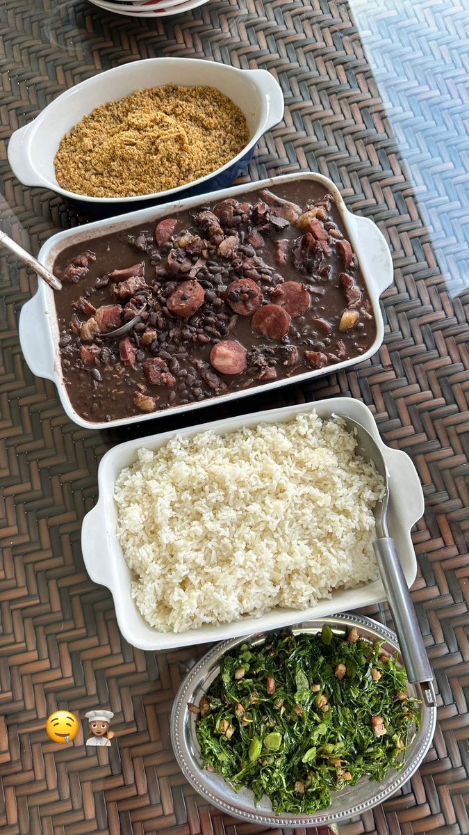 food_porn17's tweet photo. FEIJOADA https://t.co/3YdyLlRG67