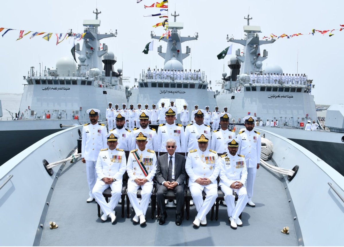 pakarmyy1's tweet photo. *Pakistan Navy*: Responsible for protecting the country's sea ports, marine borders, and coastline. It has around 30,000 active duty personnel and operates a range of warships, submarines, and aircraft. https://t.co/S89bzfsIKo