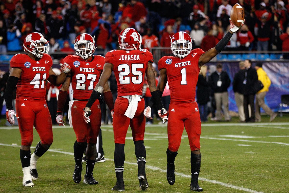 TypicalTuffyFan's tweet photo. NC State vs ECU 🔴🟣
Military bowl Dec 28th

All we ask is for color rush uniforms 🙏 https://t.co/ixPFA3UEtd