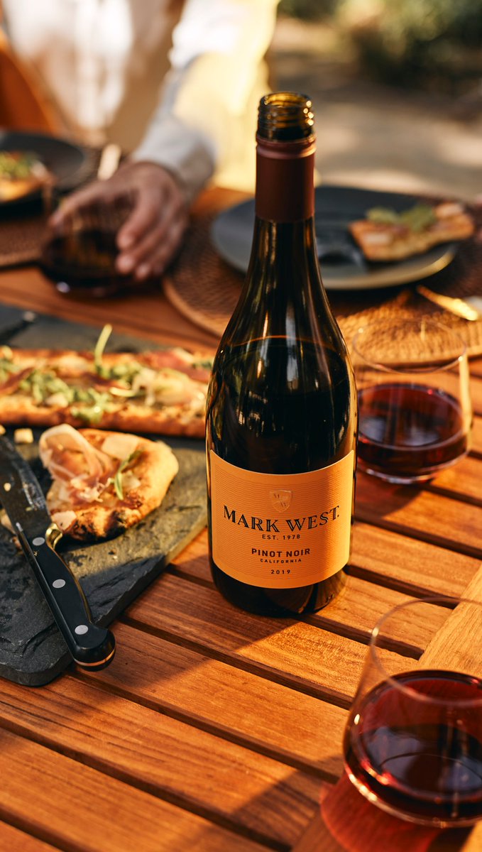 With our Pinot Noir, you’re not just sipping wine; you’re enjoying a testament to craftsmanship that’s as affordable as it is exceptional 👏