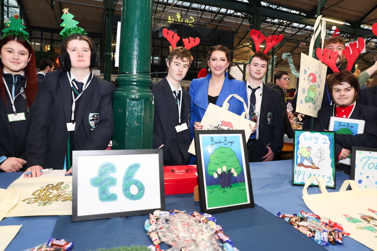 niexecutive's tweet photo. Deputy First Minister Emma Little-Pengelly attended the Young Enterprise Big Market 2024 at St George’s Market. The special festive event was an opportunity for more than 800 pupils representing 130 companies from 80 schools to develop their employment, financial and entrepreneurial skills as they sold their impressive products to the public.