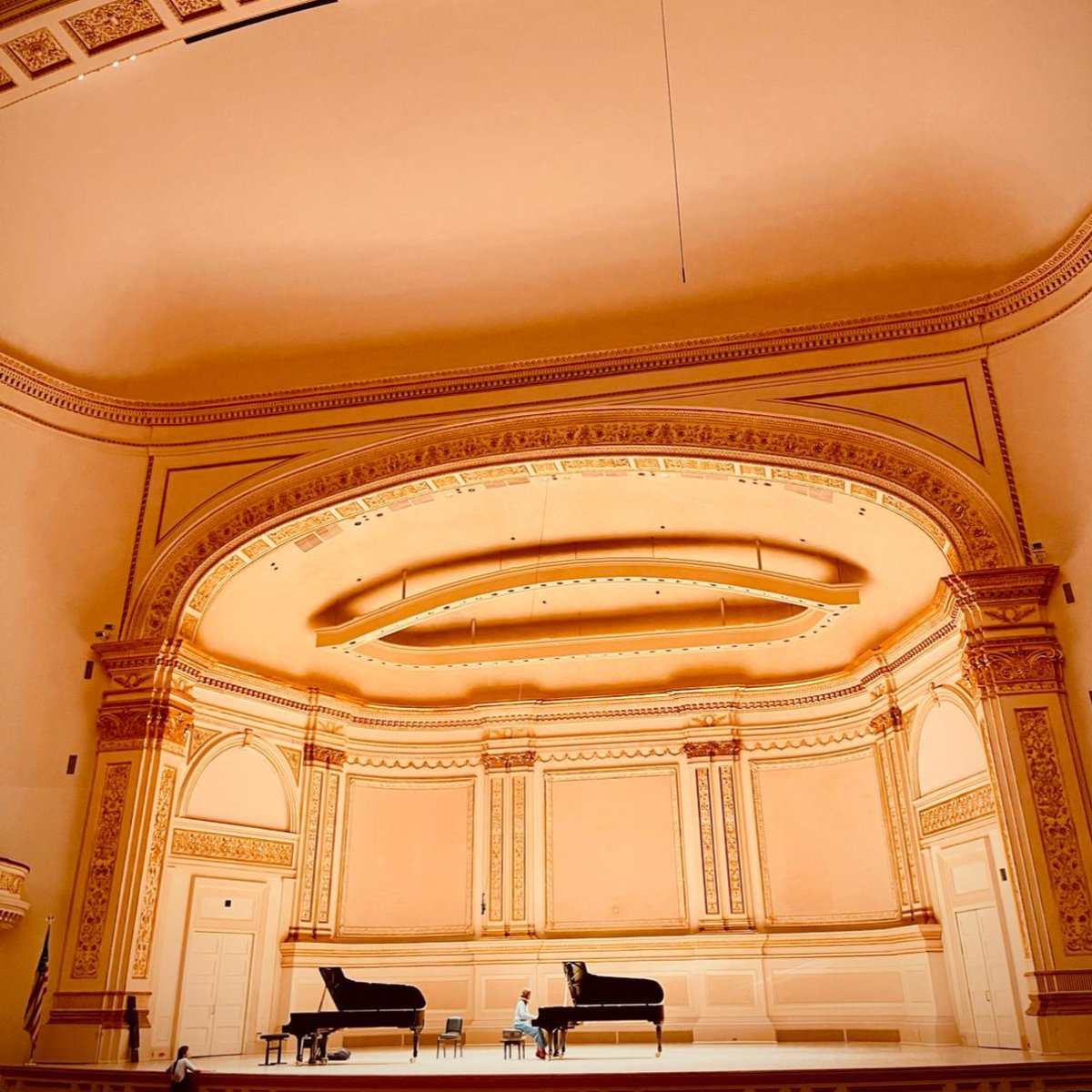 Tonight at <a href="/carnegiehall/">Carnegie Hall</a> 

See you soon 

📸: Mat Hennek