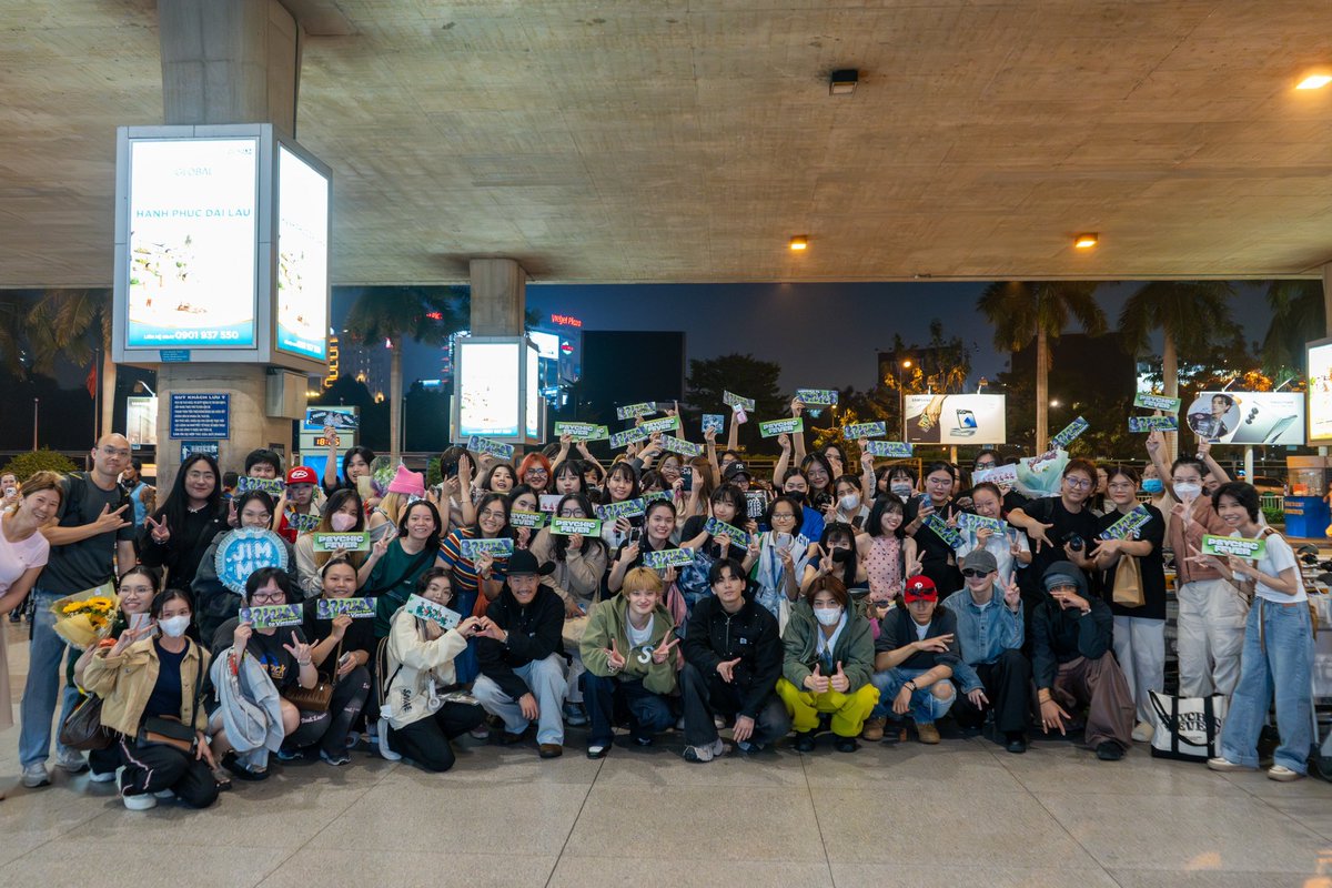 psyfe_official's tweet photo. #PSYCHICFEVER 
arrived in Vietnam!

#PCFinVIETNAM https://t.co/W7EU2mNYYg