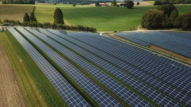 carlenckell's tweet photo. 𝗝𝘂𝗿𝗶𝘀𝗽𝗿𝘂𝗱𝗲𝗻𝗰𝗲 𝗰𝗮𝗯𝗶𝗻𝗲𝘁 
Une centrale solaire est compatible avec un secteur dédié aux activités sportives, touristiques et de loisir. Un signal encourageant pour les EnR, même dans un contexte local parfois éprouvant.  
Notre analyse : https://t.co/hr0KTSR2K6 https://t.co/nzwhWrQifO