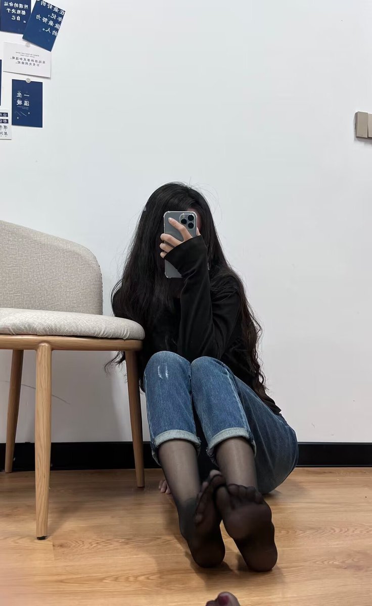 heixinduzniang's tweet photo. 1600fo福利
特等奖一名：👟➕🧦➕👙
一等奖一名：👟➕🧦
二等家三名：👟
三等奖三名：🧦
依旧是关注转发点赞  评论区抽取
邮费自理   今晚0点前开奖
#ATM奴 #吸金 #报销奴 #人形提款机  #匿名贡 #压榨奴 #工资奴 #贡奴 #金钱压榨  #账单奴 #贡畜 #无脑贡 #榨金 #喷金 #压榨 https://t.co/Hfsc60TJIw