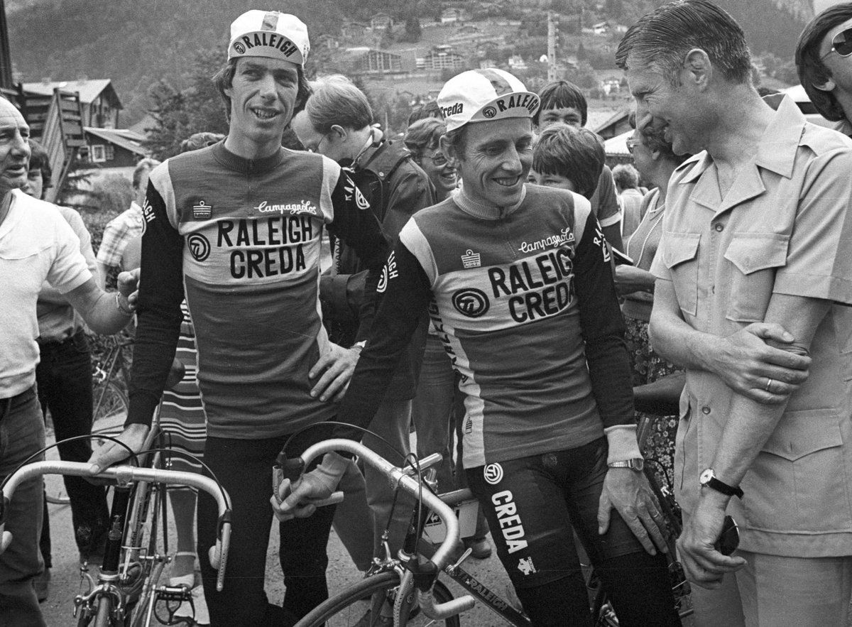 Miroir2Cyclisme's tweet photo. Happy birthday Johan van der Velde (68) 🎂
📸 Joan & Joop Zoetemelk alongside Dutch Prime Minister Dries van Agt on the 1981 Tour de France (COR VOS)
#JohanvanderVelde #JoopZoetemelk #DriesvanAgt #TDF #TDF1981 #cycling #cyclisme #ciclismo #BOTD https://t.co/gz9eJoIaDI