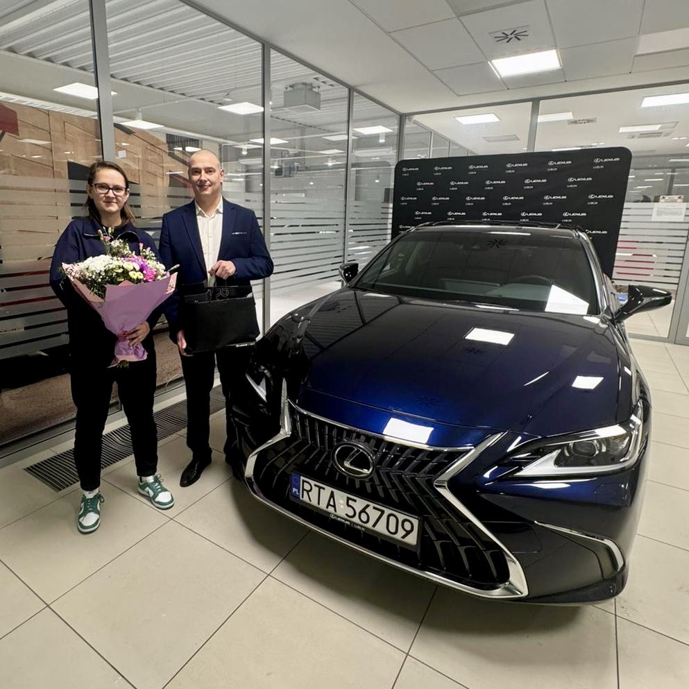 karolinapek98's tweet photo. Hej! 🚘 Mam nowego towarzysza w codziennych podróżach – #Lexus! Z nim każda trasa to tylko czysta przyjemność i mnóstwo komfortu. Wielkie dzięki dla @Lexus_Poland za wsparcie i zaufanie. Teraz jazda to nie tylko obowiązek, ale też frajda. 

Do zobaczenia na trasie! 👋 https://t.co/ST7y5VikO9