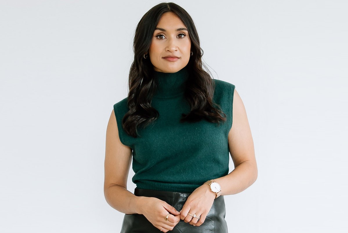 All "Swiftie-d out" after a weekend for the eras or still can't get enough #TSwift? 

KPU alum, Sarah Chappelle has hit the NYT bestseller list with her book on Taylor Swift's style through the eras.

Find out more: loom.ly/dS0s0yI
#TaylorSwift #KPUAlumni #Fashion #Style