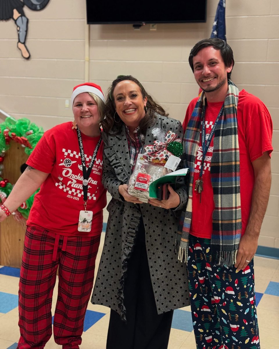 The sounds of Christmas 🎄rang through Garcia last night during the Gladiator Orchestra Christmas Concert. The work of the students was amazing. We even had a little fireside reading done by Ms Persyn.