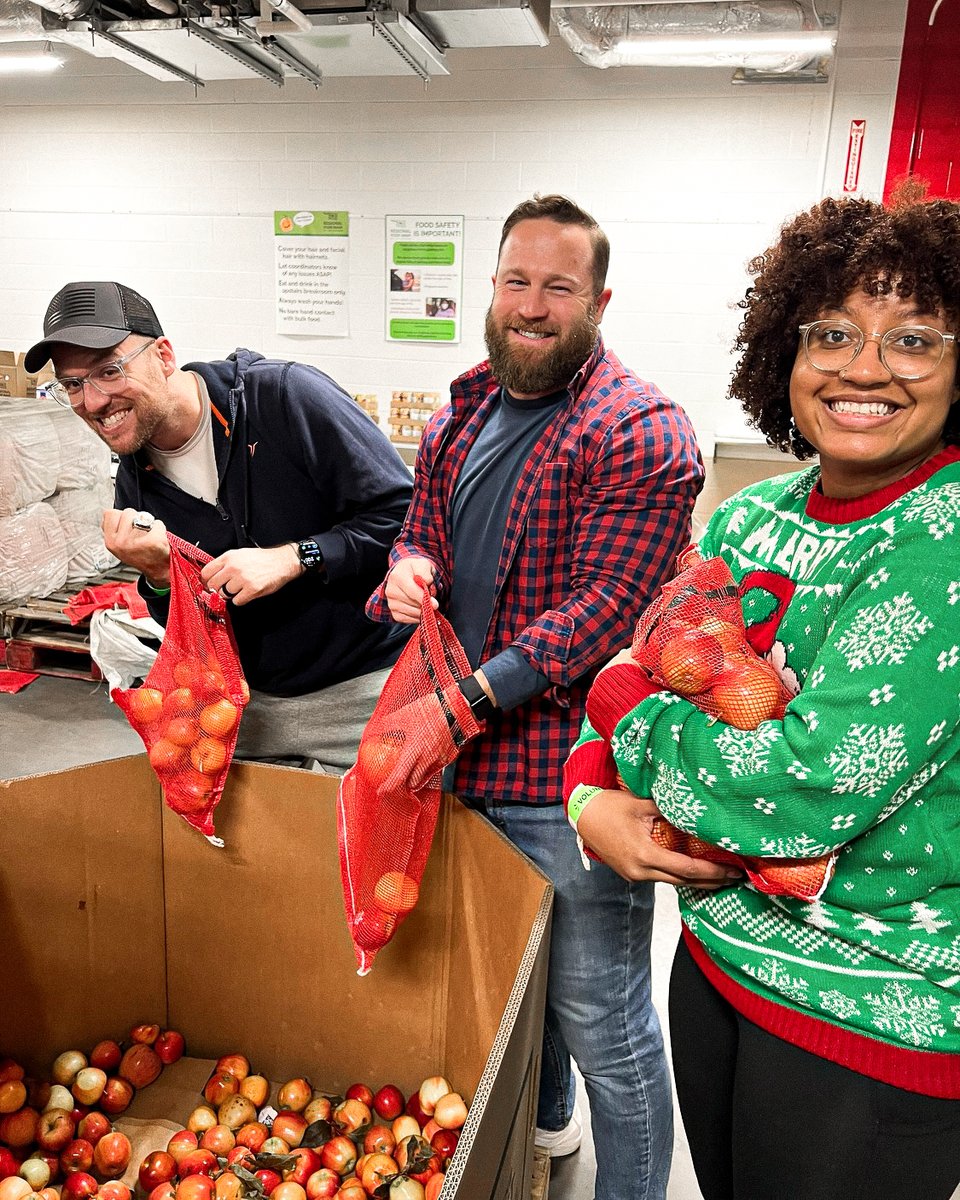 ENDVRCPA's tweet photo. The EDNVR Team had a great time volunteering at the Regional Food Bank of Oklahoma, last week! https://t.co/o5B5E5KlCD