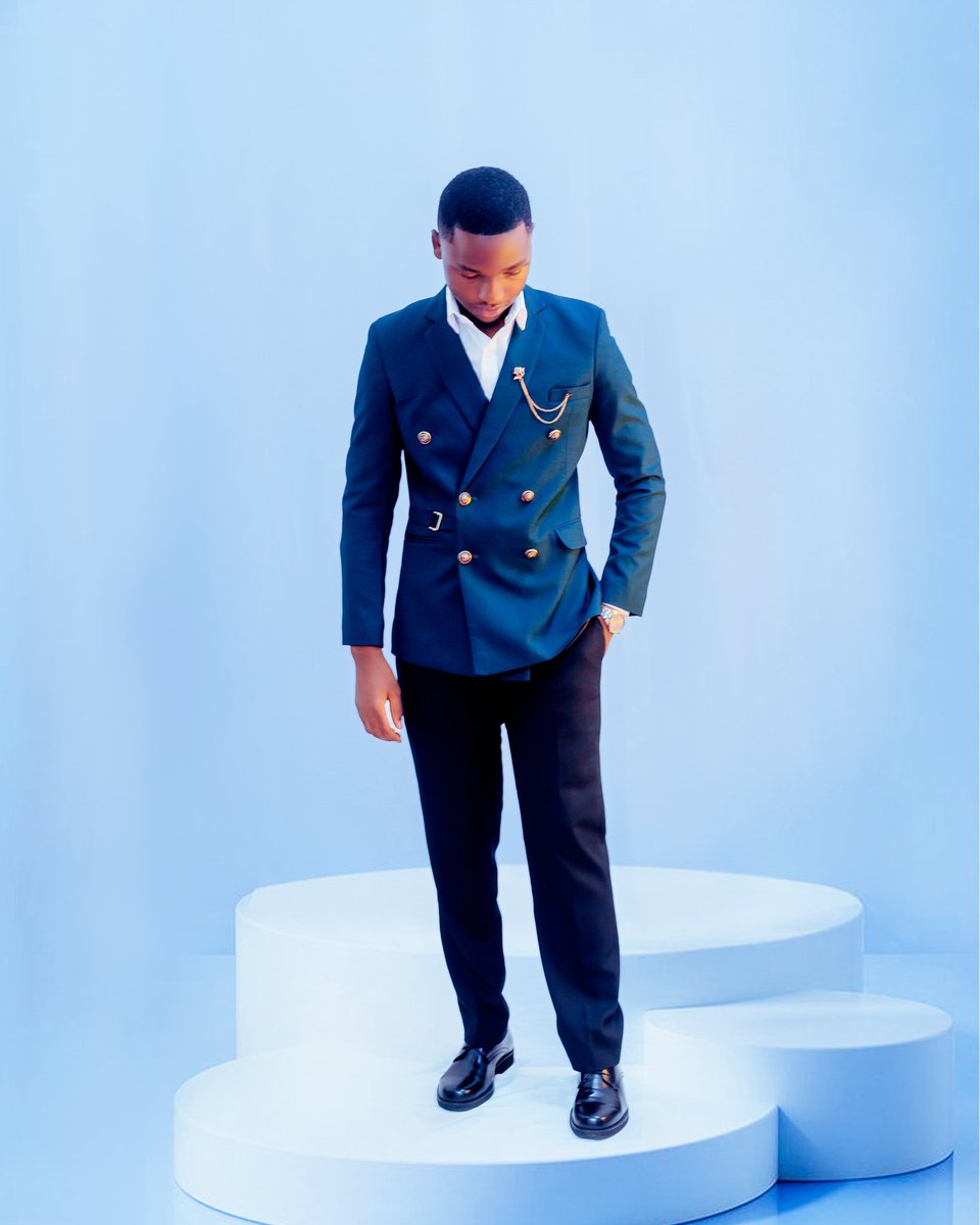 awesomejonnes7's tweet image. “Walking the path of purpose with style and determination. 🚀 #Driven #SharpAndFocused”