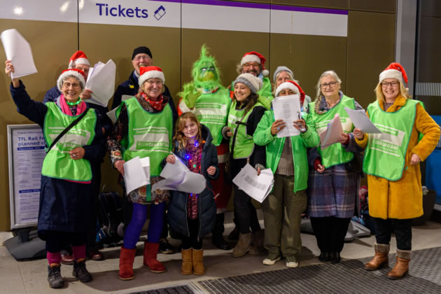 ealingtodaycouk's tweet photo. Busy Christmas Ahead for the Local Samaritans

Volunteering continues alongside festive fundraising activities

 https://t.co/9L3Zn7fdek https://t.co/wf7yz1yIyg