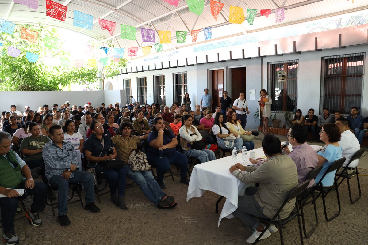 ColimaCDH's tweet photo. Con motivo de la conmemoración del Día Internacional de los Derechos Humanos, el presidente de la Comisión de Derechos Humanos del Estado de Colima, Licenciado Manuel Vega Zúñiga, ofreció una charla a estudiantes de la Universidad Intercultural de Colima. https://t.co/9DT0HqmdFC