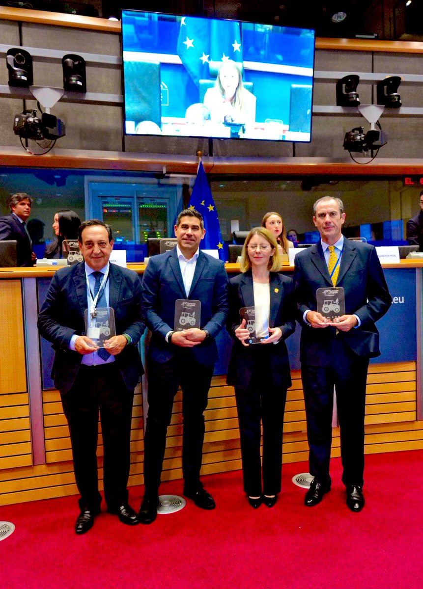 Pedro Barato (@pedrobarato_) on Twitter photo 🔟 años <a href="/EUYoungFarmers/">European Congress of Young Farmers</a>, evento clave para garantizar el futuro del sector
💪 Rentabilidad, innovación y reciprocidad,… pilares para mantener vivo el campo europeo. 🌾 ¡Gracias a todos los jóvenes agricultores por inspirarnos con esfuerzo y visión! 🔟 años <a href="/EUYoungFarmers/">European Congress of Young Farmers</a>, evento clave para garantizar el futuro del sector
💪 Rentabilidad, innovación y reciprocidad,… pilares para mantener vivo el campo europeo. 🌾 ¡Gracias a todos los jóvenes agricultores por inspirarnos con esfuerzo y visión!