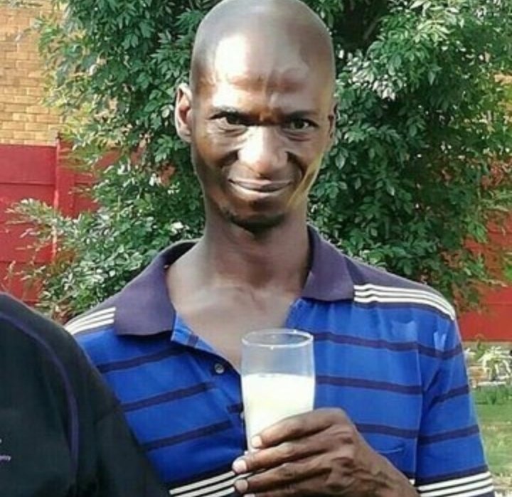 Xheguza's tweet photo. @RonaldLamola Is there no pension where he comes from? https://t.co/OabPzEnw3W
