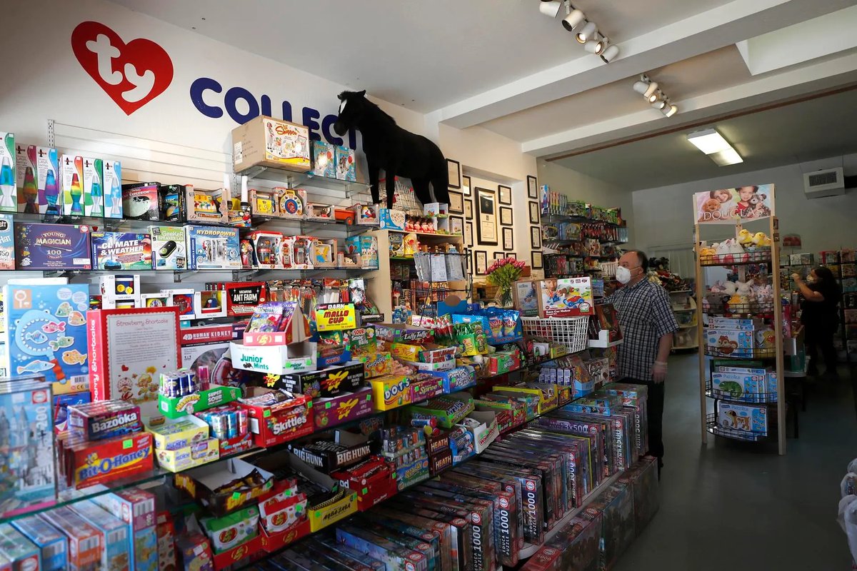 Tkarera's tweet image. Major food COs were hit with a new lawsuit in the US on Tues accusing them of designing &amp;amp;marketing UPFs to be #addictive to kids,causing #chronicdisease:#KraftHeinz, #Mondelez,#CocaCola,#PostHoldings, #PepsiCo,#GeneralMills,#Nestle, #WKKellogg,#Mars ….globalnews.ca/news/10912405/…