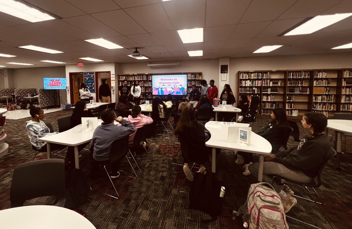 Hanging out with <a href="/FZS_iAm/">FZSiam Diversity Club</a> this morning for their first diversity club meeting. Awesome to see the students leading the session &amp; engaging with each other.
