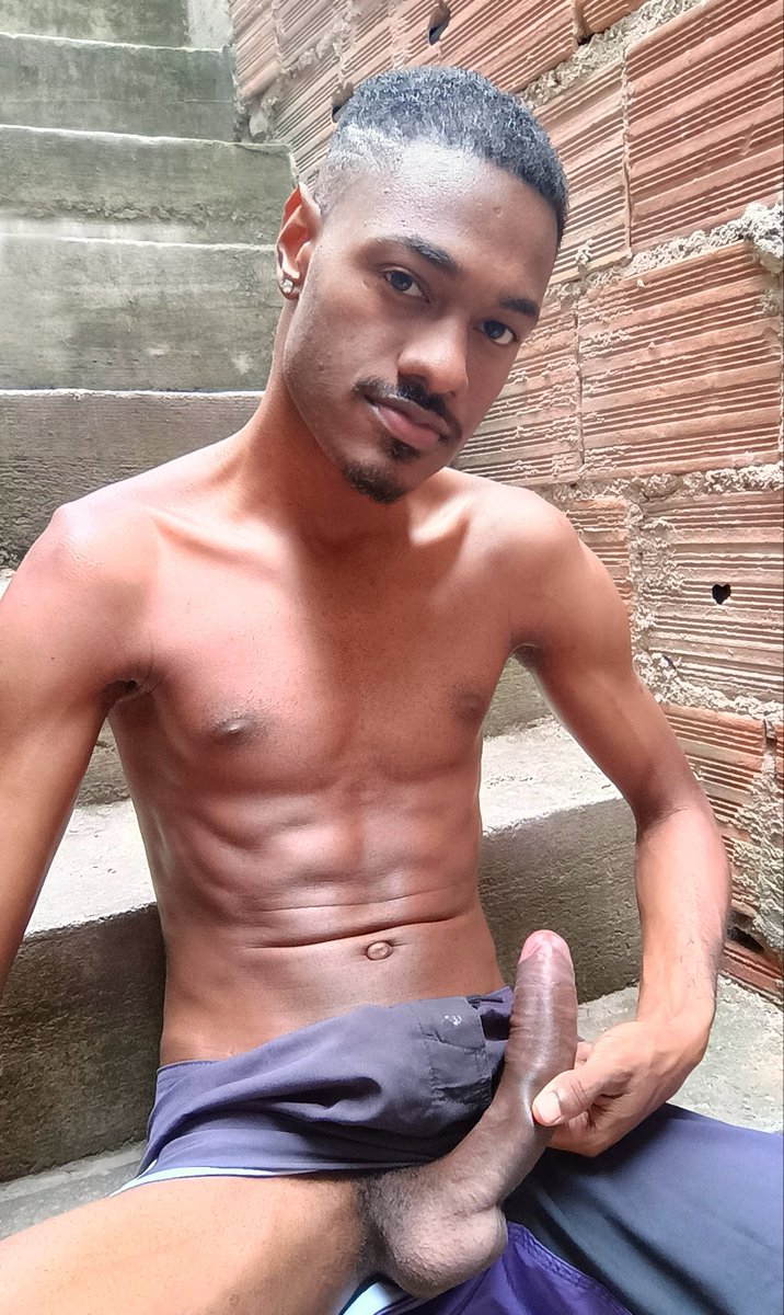 AtivoPlayer's tweet photo. Não preciso tirar a bermuda, só vem e chupa 🍆 https://t.co/4YH3sVTzxR