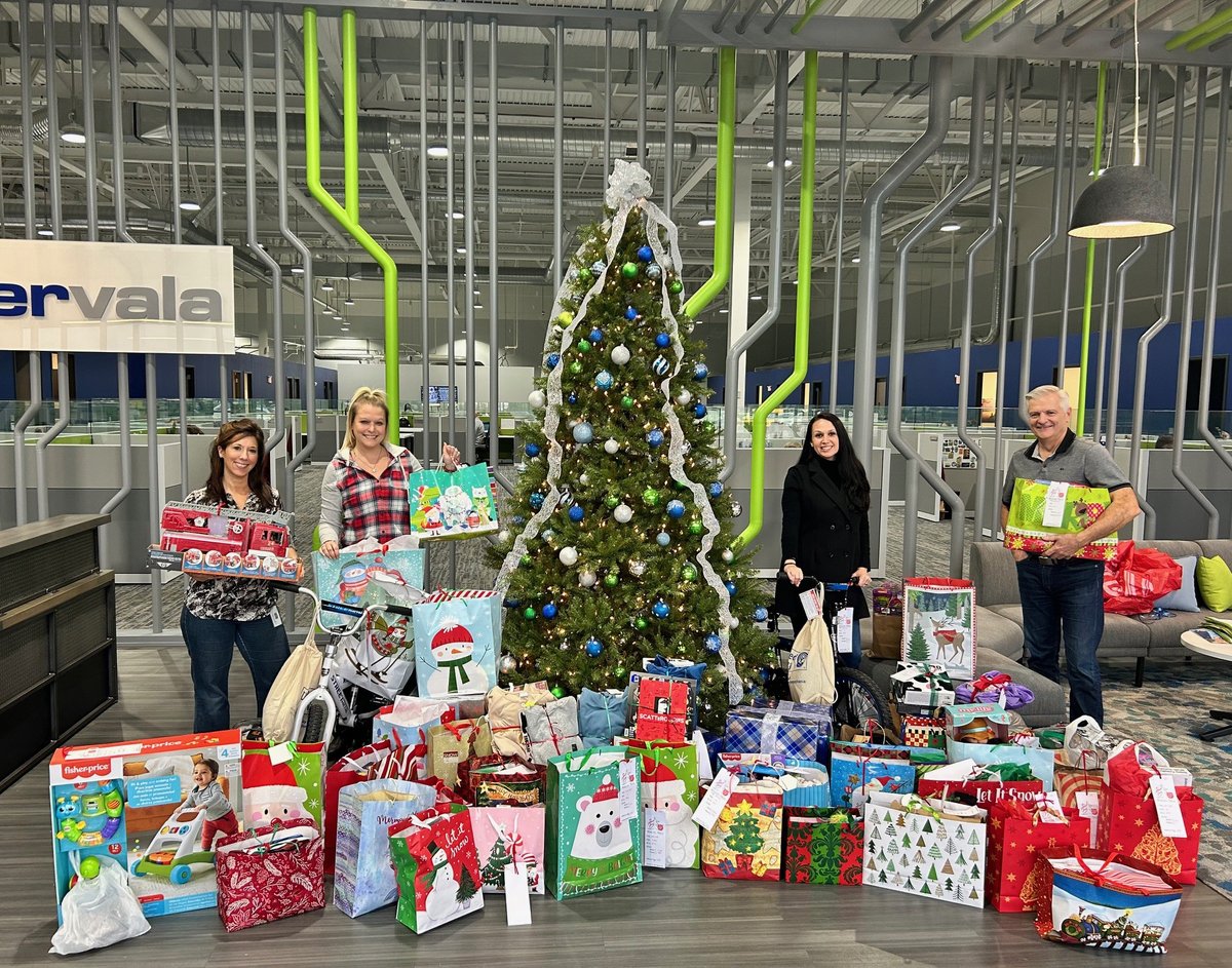 Our employees came together for our annual #Christmas drives benefitting the <a href="/SalArmyPGH/">The Salvation Army WPA</a> in Mount Pleasant, Pa., and <a href="/ToysForTots_USA/">Toys for Tots</a> in Manchester, N.H. Thanks to everyone who contributed and helped spread #holiday cheer!
#IntervalaLife #AngelTree #ToysForTots