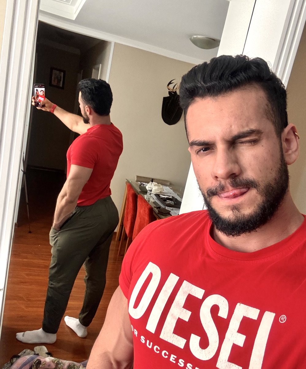 É só uma bunda de uma brasileira gostosa 🇧🇷