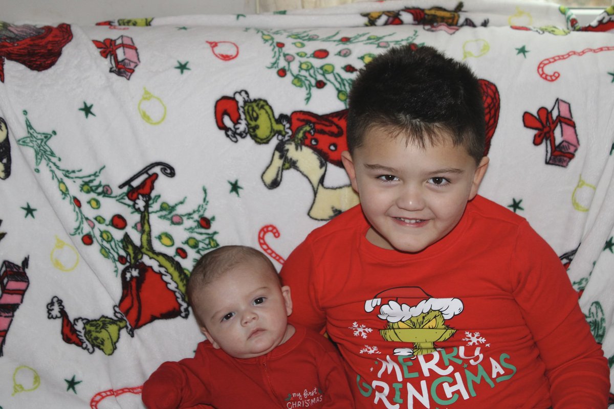 mitchell_kaci's tweet photo. grinchmas❤️💚🎄 https://t.co/BZYReb8K52