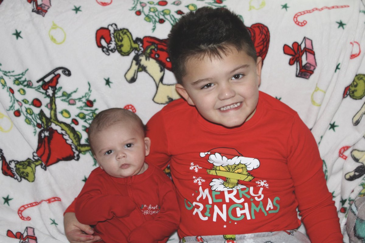 mitchell_kaci's tweet photo. grinchmas❤️💚🎄 https://t.co/BZYReb8K52