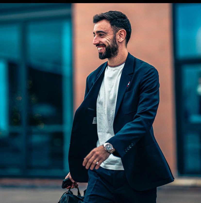 ManUtdInPidgin's tweet photo. 🚨 Bruno Fernandes and Harry Maguire don dey move. ✈️❤️
#MUFC https://t.co/WK52G8szrA