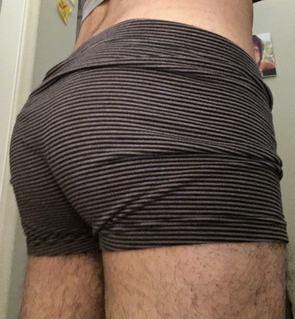 tobeyb8s2's tweet photo. I don’t usually share ass pics, but I like these trunks and it’s hump day so I though why not? Haha #humpday #trunks #underwearlover https://t.co/79ouMajh4I
