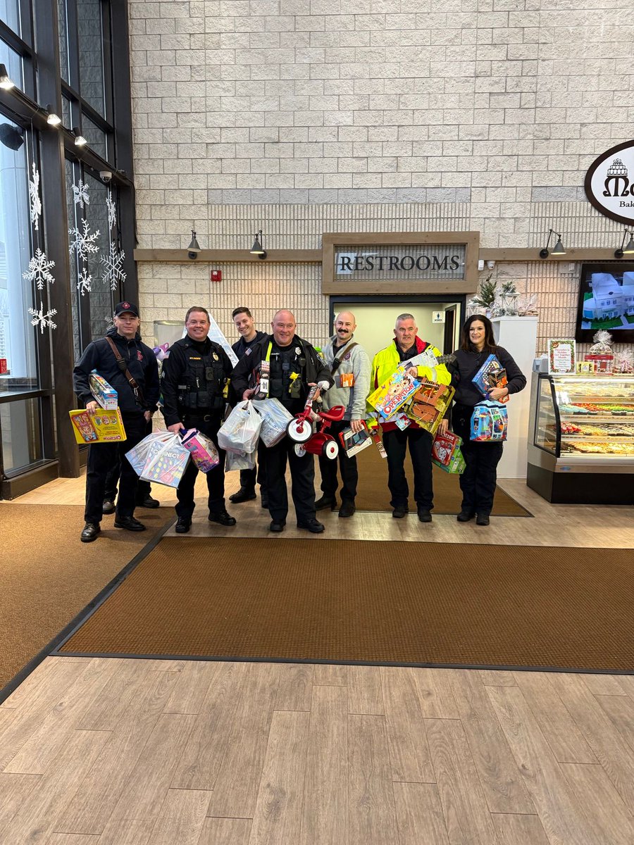 We’d like to say thank you to everyone who has stopped by Jordan's Furniture to help us Stuff the Sleigh by donating toys for 'Christmas in the City.' The crew will be here until 6 p.m., so come by and say hello! 🎁🎄🛷

<a href="/jordansfurn/">Jordan's Furniture</a> <a href="/KerryKavanaugh/">Kerry Kavanaugh</a> <a href="/RayVilleda/">Ray Villeda</a> <a href="/NicoleGabeTV/">Nicole Gabe</a>