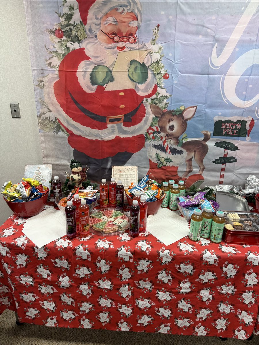 Beck staff members are enjoying some sweet and salty treats from our awesome admin☺️ <a href="/KLeah3/">Dr. Leah Radloff</a>