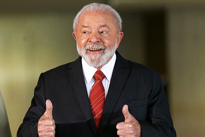 pedrorousseff's tweet photo. MAIS UM RECORDE 🚀🚀

O setor de serviços no Brasil SUBIU 1,1% em outubro. 

- Isso representa o NOVO RECORDE da marca histórica e está 17,8% ACIMA do período pré-pandemia!

DA-LHE, LULA!!! 🇧🇷🚀✨🌟 https://t.co/E5SQCtdOph