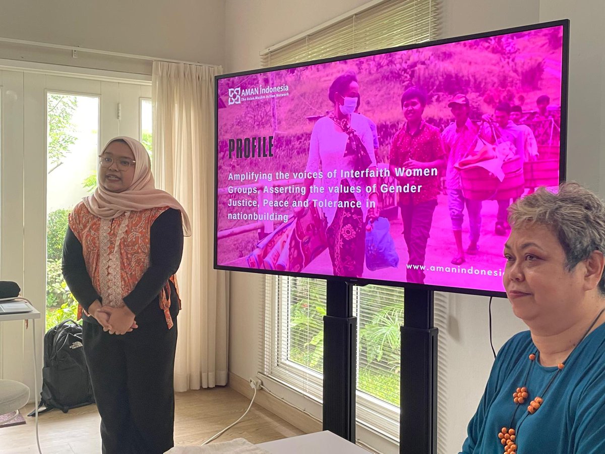 whatthewomensay's tweet photo. Day 3 of ICAN’s peer-to-peer in #Indonesia! 

Today, the ICAN team &amp; #WASL partners Odessa, Empatiku, &amp; @AMAN_Indonesia met with @Kemenag_RI, @BNPTRI, &amp; the national police, emphasizing the value of strong &amp; collaborative partnerships between CSOs &amp; gov't for effective #PCVE. https://t.co/A8vacO4iSr