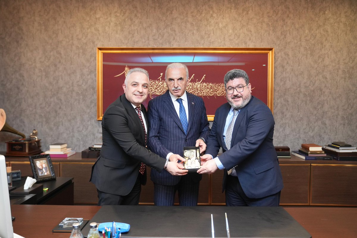 ekremkumusoglu's tweet photo. Rizeli Hukukçular Derneği (RİHUDER) Başkan Vekili Sayın Avukat Hakan Tüfekçi ve Yönetim Kurulu Üyeleri ile birlikte Ümraniye Belediye Başkanımız Sayın İsmet Yıldırım’ı ziyaret ettik.
Sayın Başkanımıza, sıcak ve samimi karşılaması, hoş sohbeti için gönülden teşekkür ederim. Memleketimiz Rizemiz üzerine muhabbet etmek, böylesine değerli bir ortamda bulunmak bizler için çok kıymetliydi.
Misafirperverliği ve içtenliği için Sayın Başkanımıza şükranlarımızı sunarım.