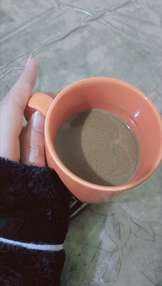 هل لي أن أشاركك اخر كوب قهوة في يومي
وتشاركني عيناكَ لخمس ثوانٍ فقط !