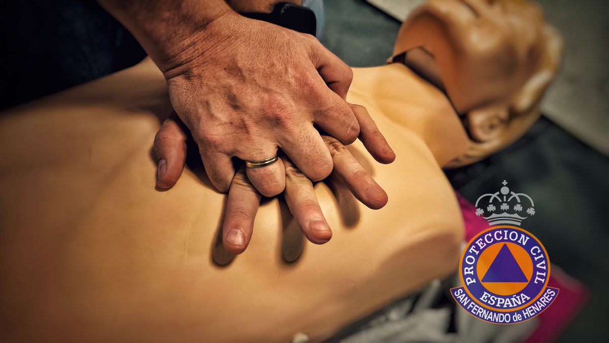 🟠🔵🟠 Hoy damos la última formación en RCP de este año. Da gusto volver cada curso al Instituto Jaime Ferrán Clúa y compartir con ellos una técnica que salva vidas. #RCP