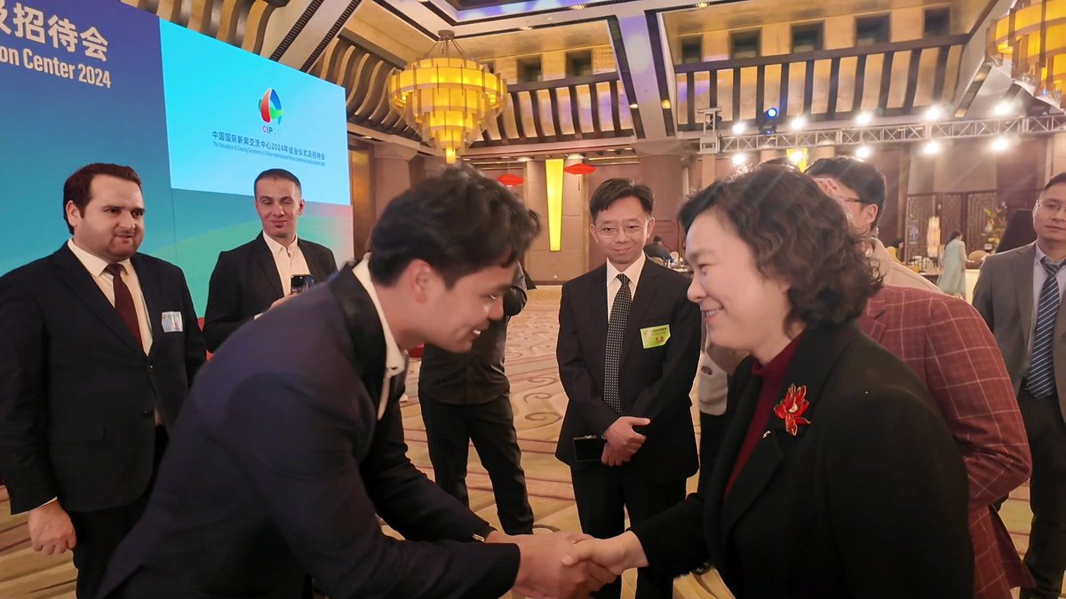 thyrithchea's tweet photo. 今晚很荣幸能够聆听中国外交部副部长华春莹的讲话。
Tonight, It is a great honor to listen to H.E. Hua Chunying, Chinese Vice Foreign Minister. https://t.co/7QjAzUZUNv
