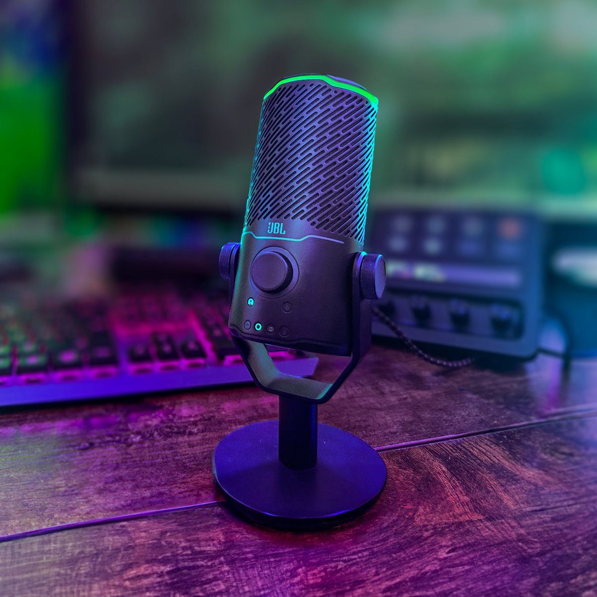 Klingen wie ein Profi? - Das JBL Quantum Stream Studio ist die perfekte Ergänzung zu deinem Streaming Setup 💙