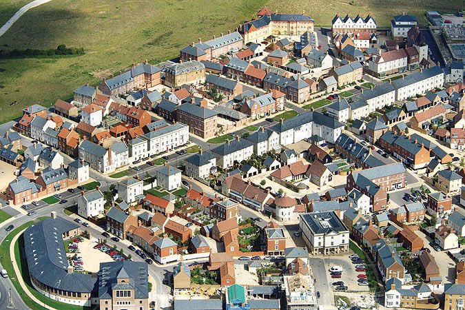 johndory1914's tweet photo. Where would you rather live, have a family, take roots, and eventually call home? 

A) Frankfurt Riedberg, brainchild of modern city planning 

B) Poundbury in the UK, brainchild of King Charles and Léon Krier https://t.co/QR7bPpk30v