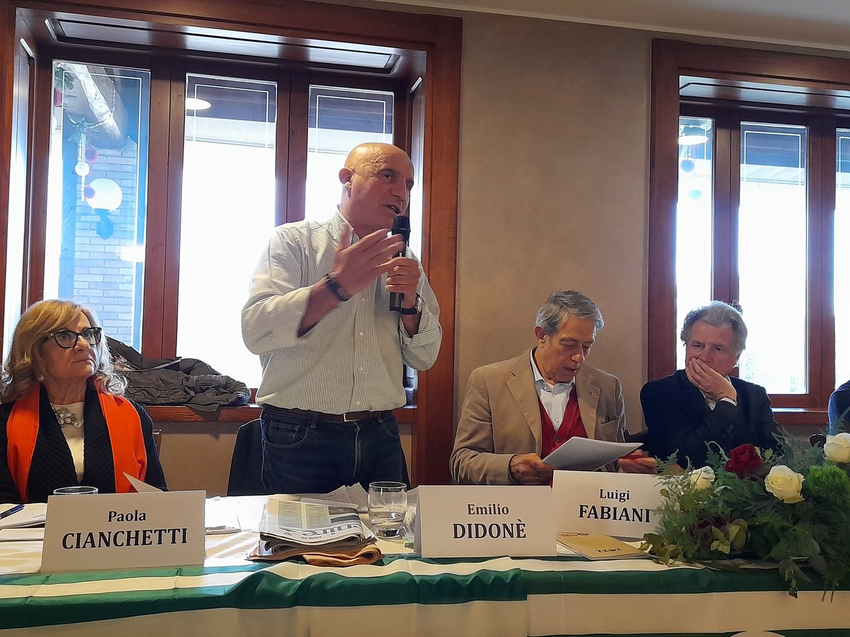 Cisl_Umbria's tweet photo. La Fnp Cisl Umbria chiude il 2024 con la #nonautosufficienza: “Il tema sarà centrale anche nel 2025 nel nostro #congresso”. Oggi, 11 dicembre 2024, il consiglio generale a #Baschi alla presenza del segretario generale @FnpCisl nazionale Emilio Didonè.
https://t.co/bu2wlVzOIj https://t.co/JlA4G7i2NB